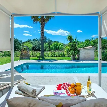 Villa Antonia By Vintage Travel *
