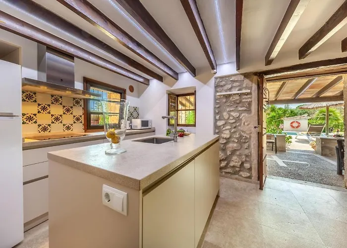 Antonia By Vintage Travel *