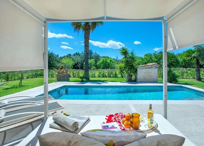 Villa Antonia By Vintage Travel *